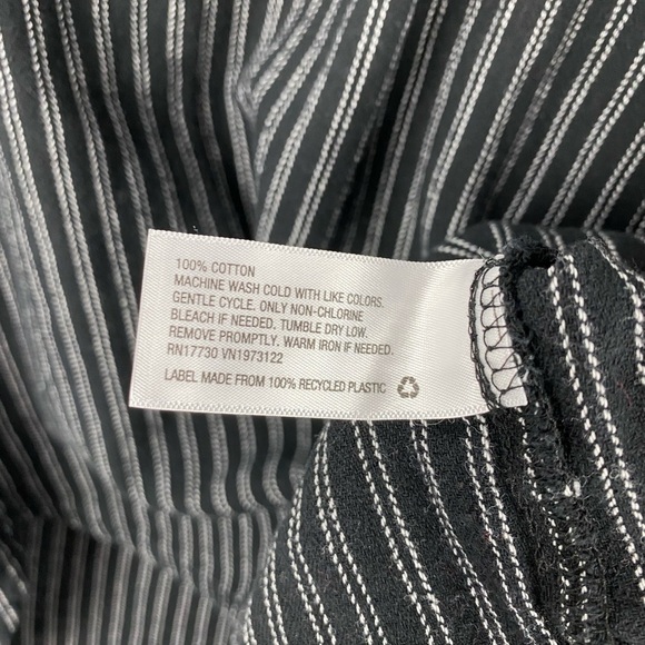 Women's Universal Thread Black Striped V-Neck Collared Blouse Size XS - Picture 6 of 6